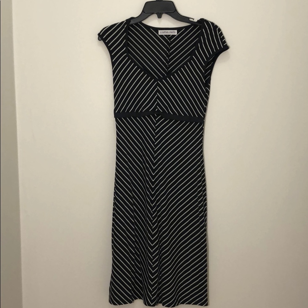 Geometric dress with cap sleeves